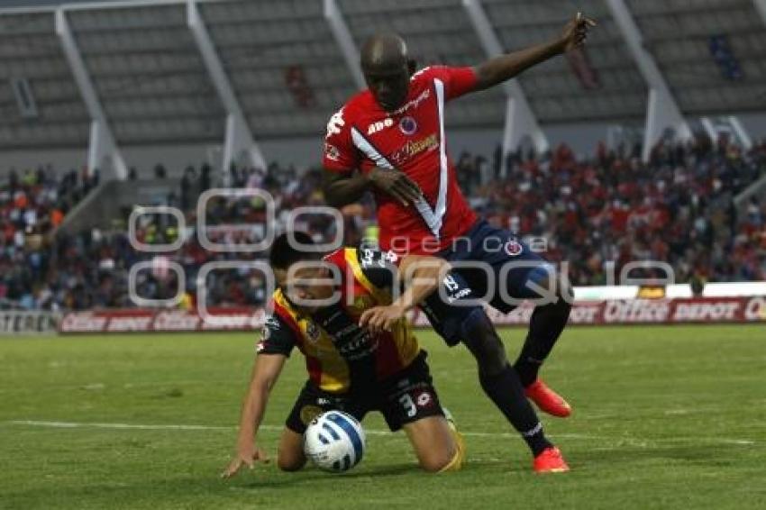 FÚTBOL . TIBURONES VS LEONES NEGROS