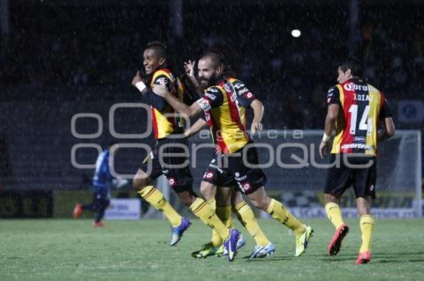 FÚTBOL . TIBURONES VS LEONES NEGROS