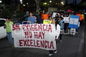 MARCHA NORMALISTAS . TEHUACÁN