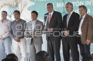 PRESENTAN MEDALLA DEL MARATÓN