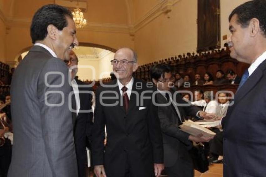 HONORIS CAUSA GUSTAVO GARZA . BUAP