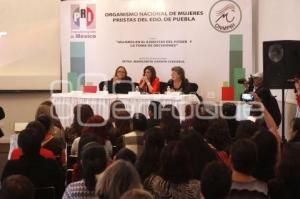 MUJERES EN EL EJERCICIO DEL PODER