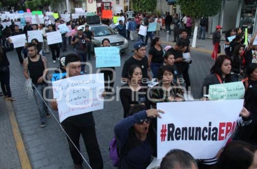 MARCHA POR AYOTZINAPA . TEHUACÁN