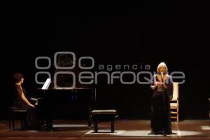 MI MADRE Y LA MÚSICA . TEATRO