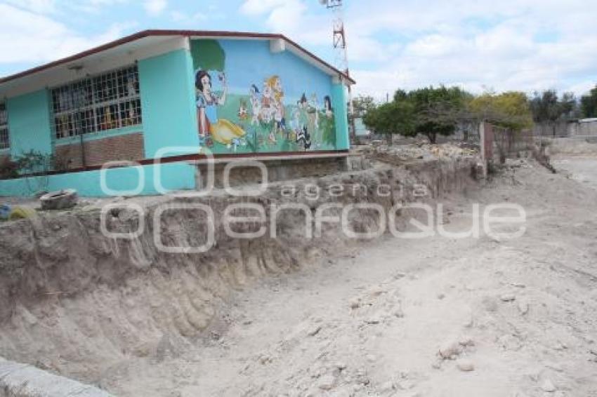 DESLAVE EN ESCUELA . TEHUACÁN