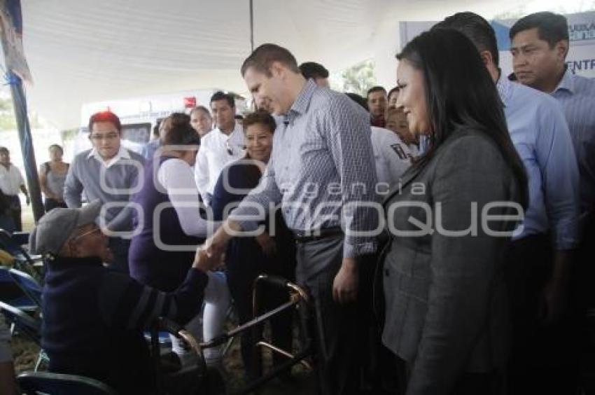 INAUGURA GOBERNADOR CENTRO DE SALUD