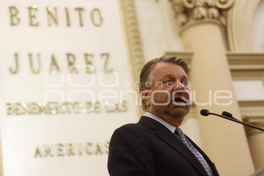 PRESENTACIÓN LIBRO AMARRES PERROS