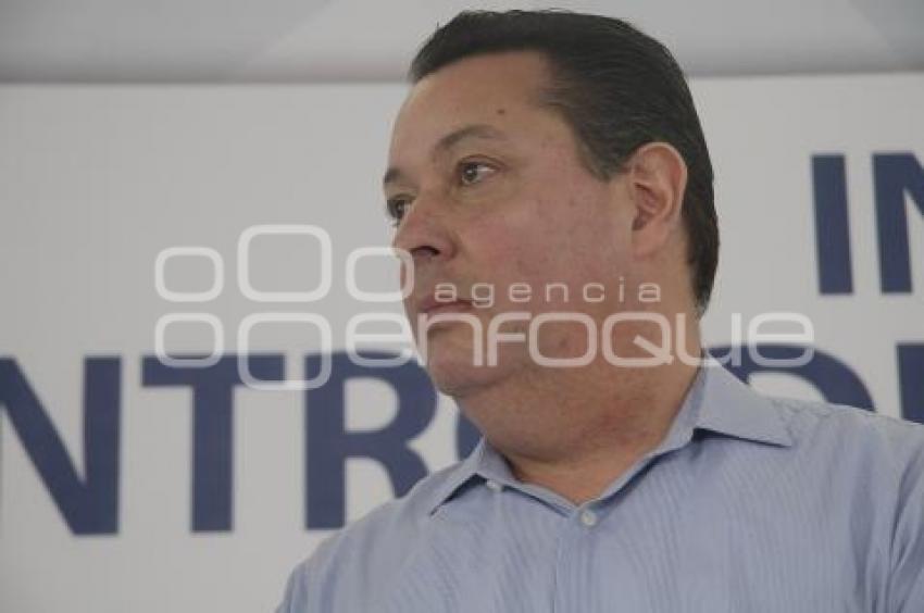 INAUGURA GOBERNADOR CENTRO DE SALUD
