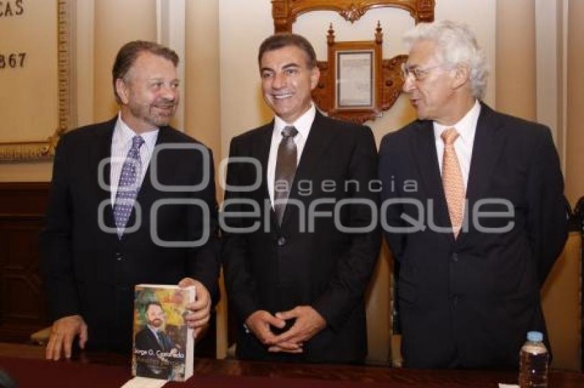 PRESENTACIÓN LIBRO AMARRES PERROS