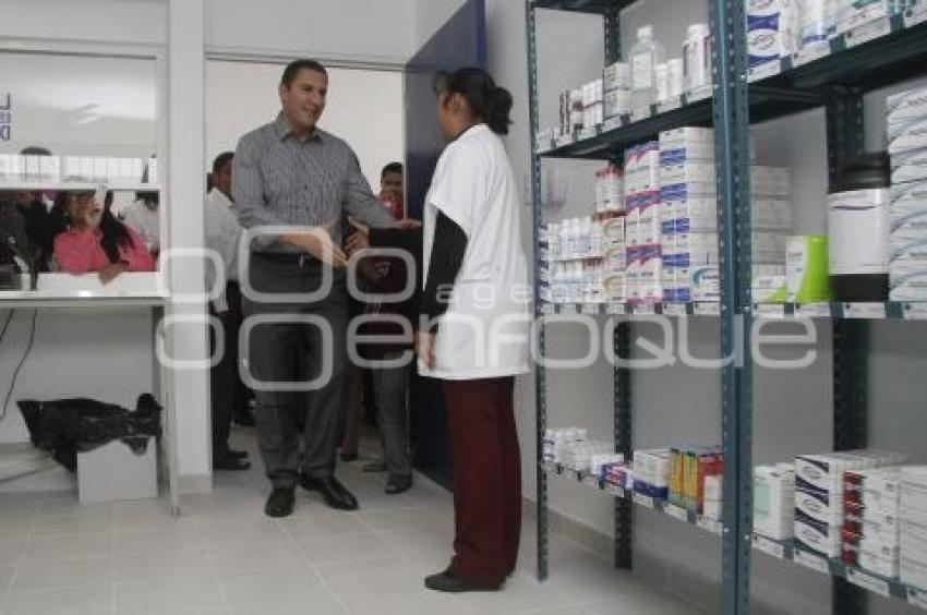 INAUGURA GOBERNADOR CENTRO DE SALUD