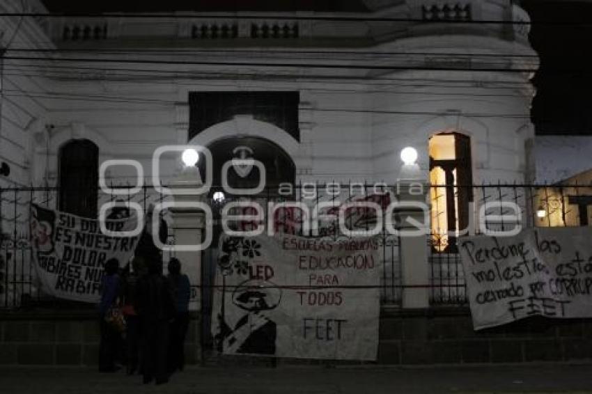 FEET . DEFENSORIA UNIVERSITARIA