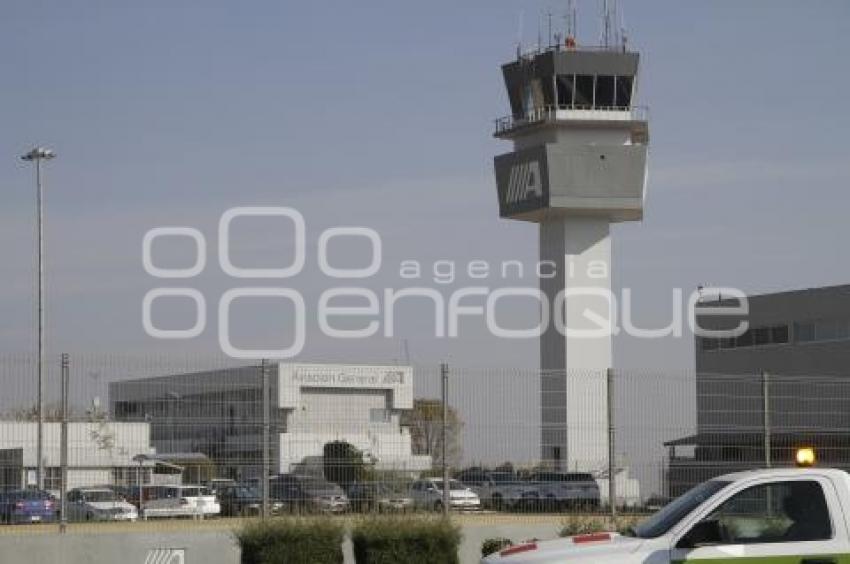 DETIENEN VUELOS EN AEROPUERTO