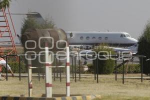 DETIENEN VUELOS EN AEROPUERTO