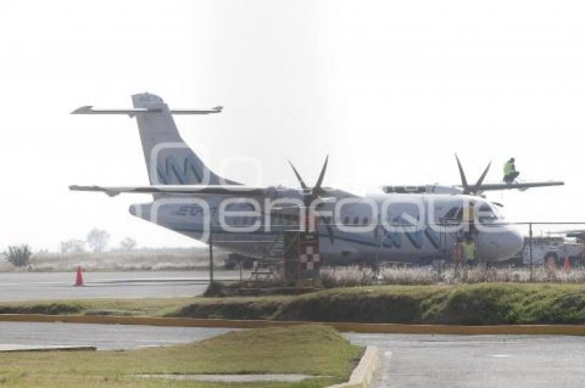 DETIENEN VUELOS EN AEROPUERTO