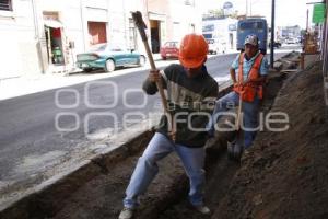 COLOCACIÓN LOSAS AVENIDA JUAN DE PALAFOX