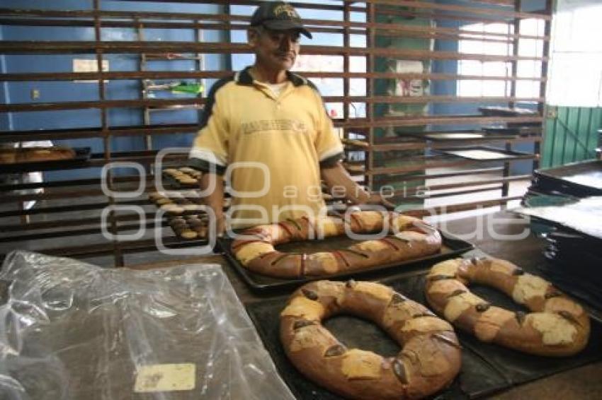 ROSCA DE REYES . ACATLÁN