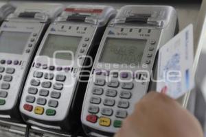 ECONOMÍA . TARJETAS BANCARIAS