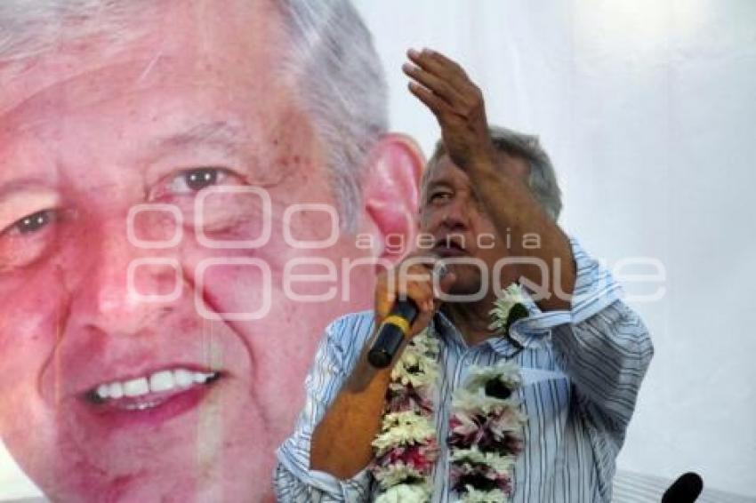 AMLO . TEHUACÁN