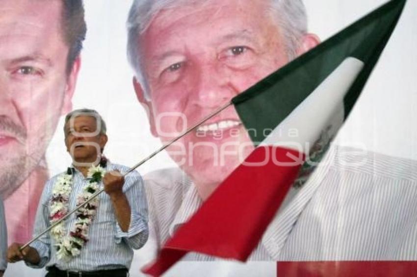 AMLO . TEHUACÁN