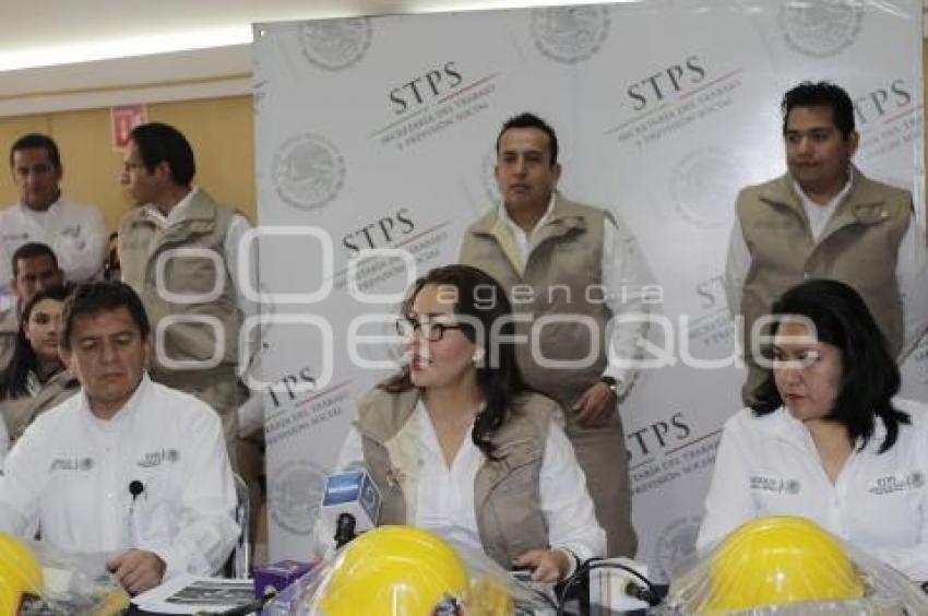 STPS . ENTREGA DE UNIFORMES