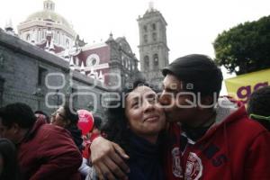 BESO DE FOTOGRAFÍA