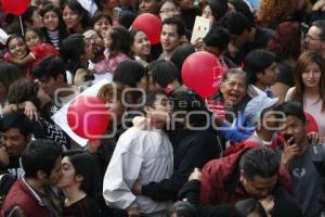 BESO DE FOTOGRAFÍA