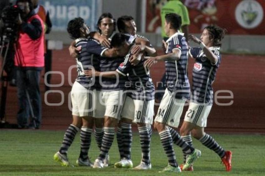 FUTBOL . LOBOS VS CHIVAS