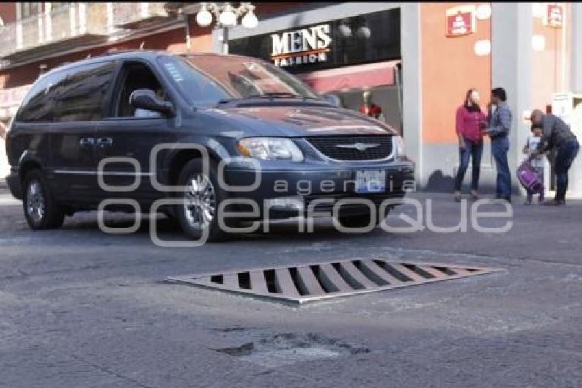 ADOQUÍN DAÑADO . CENTRO HISTÓRICO