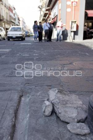 ADOQUÍN DAÑADO . CENTRO HISTÓRICO