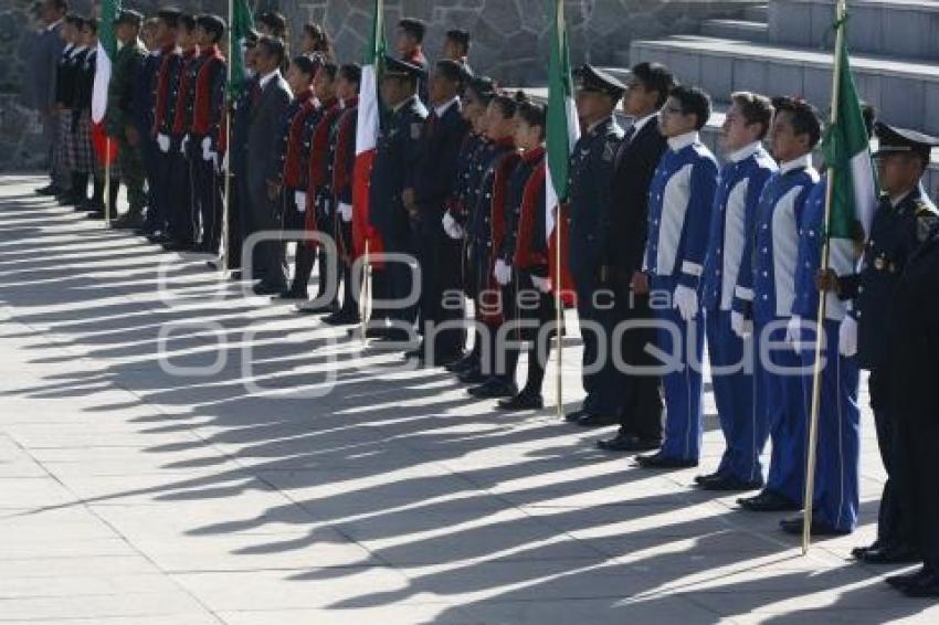 DÍA DE LA BANDERA PLAZA LA VICTORIA