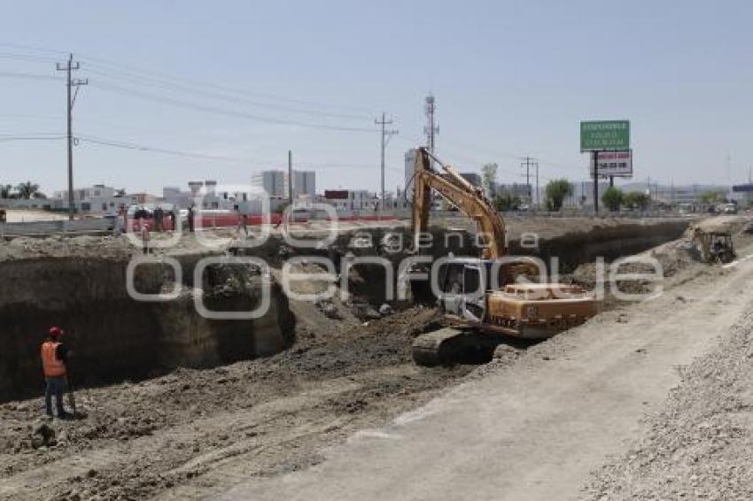 VÍA ATLIXCAYOTL . PASO DEPRIMIDO