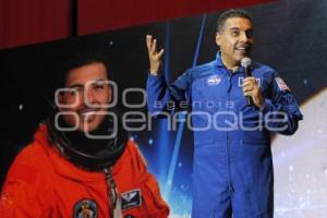 ASTRONAUTA JOSÉ HERNÁNDEZ . UPAEP