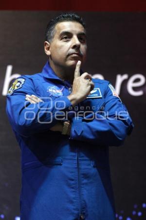 ASTRONAUTA JOSÉ HERNÁNDEZ . UPAEP