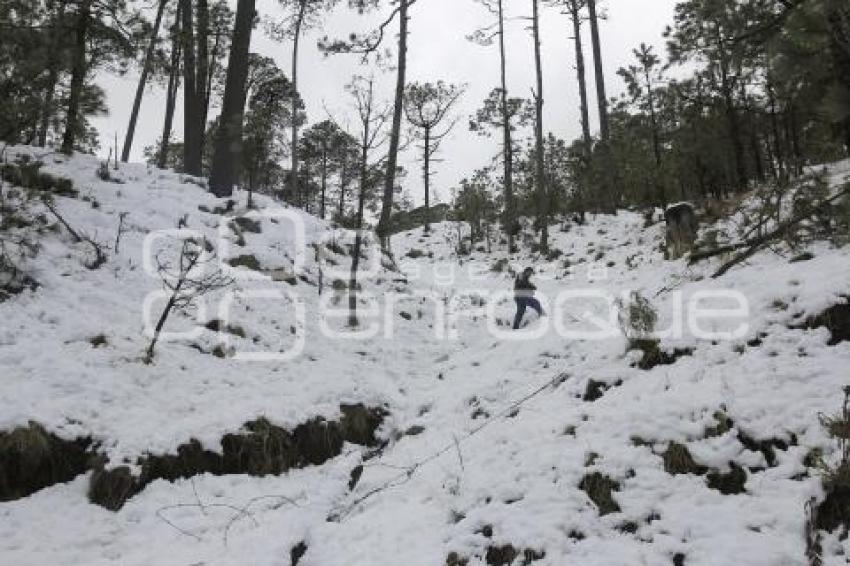 NIEVE FALDAS VOLCÁN POPOCATÉPETL