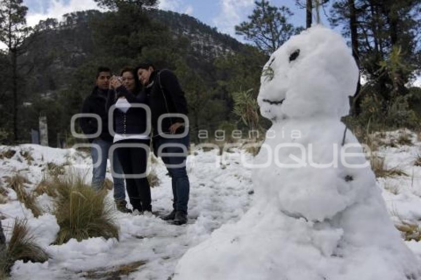 NIEVE FALDAS VOLCÁN POPOCATÉPETL