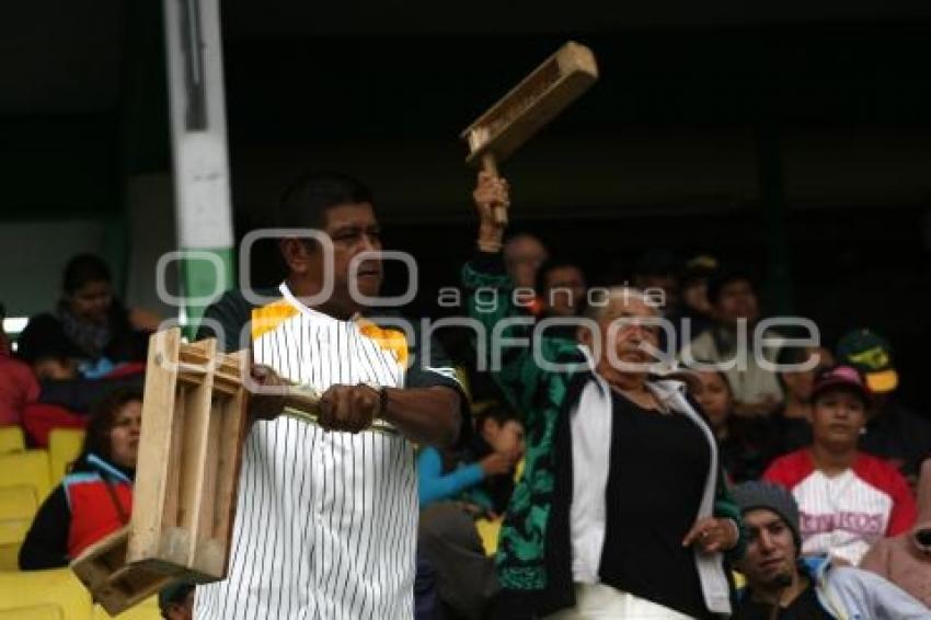 BÉISBOL . PERICOS VS DELFINES