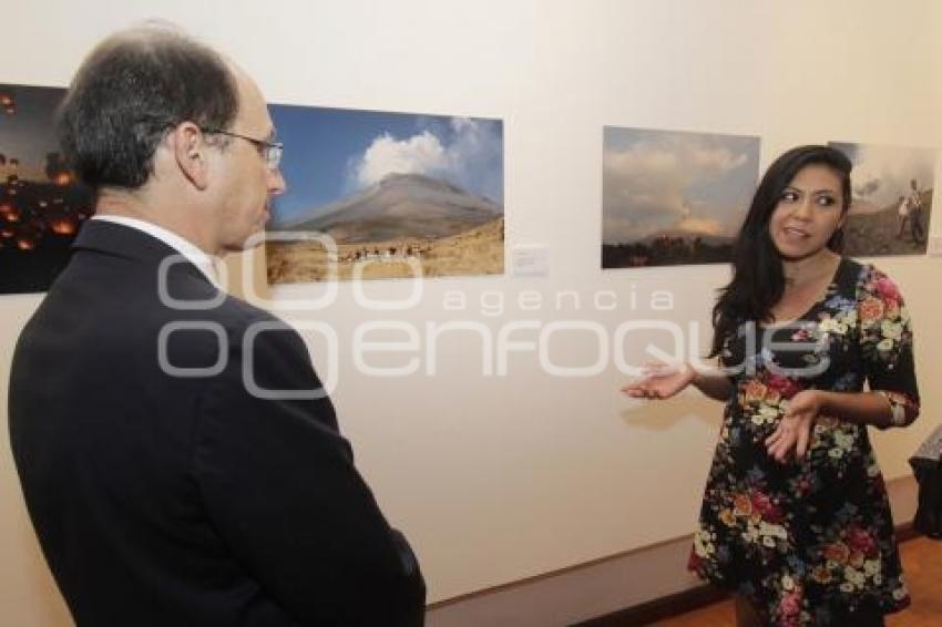 EXPOSICIÓN . MIRADAS AL COLOSO