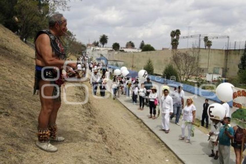 GRAN ABRAZO A LA PIRAMIDE DE CHOLULA