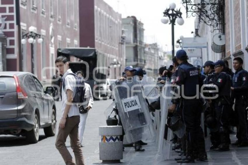 POLICÍAS . CENTRO HISTÓRICO