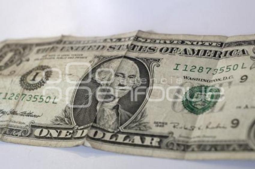 DOLAR