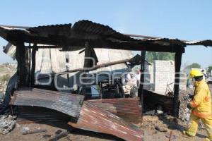 TEHUACAN. INCENDIO EN CASA HABITACIÓN