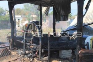 TEHUACAN. INCENDIO EN CASA HABITACIÓN