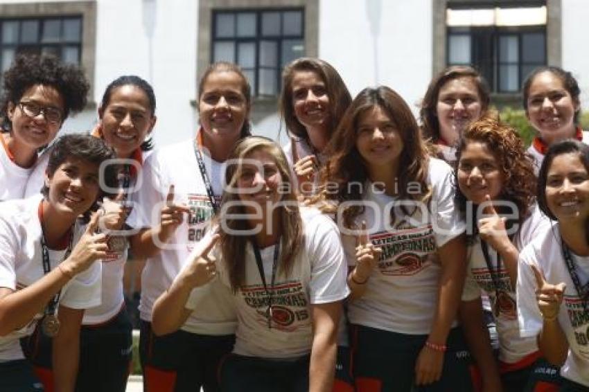 UDLAP . ENTREGA DE TROFEOS