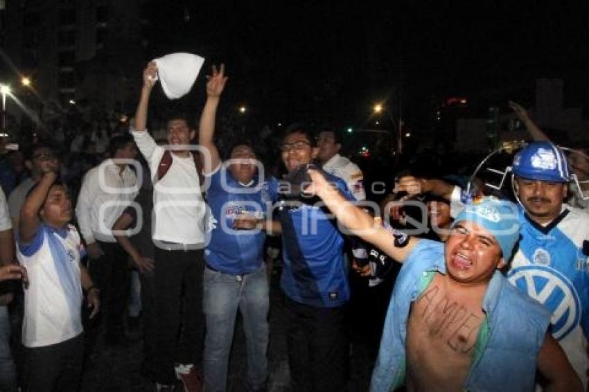 POBLANOS CELEBRAN TRIUNFO DE LA FRANJA