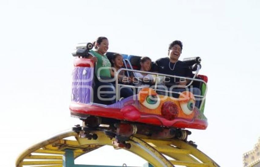 JUEGOS MECÁNICOS . FERIA DE PUEBLA