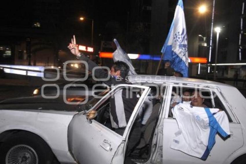 POBLANOS CELEBRAN TRIUNFO DE LA FRANJA