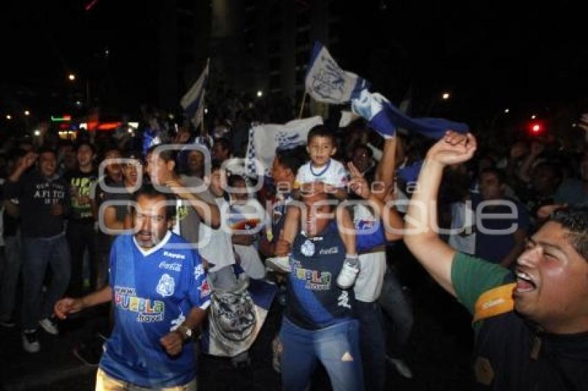 POBLANOS CELEBRAN TRIUNFO DE LA FRANJA