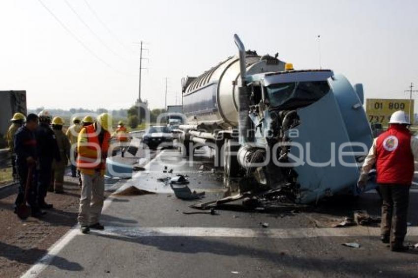 CHOQUE TRACTO CAMIONES AUTOPISTA