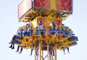 JUEGOS MECÁNICOS . FERIA DE PUEBLA