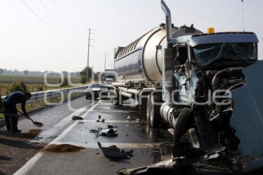 CHOQUE TRACTO CAMIONES AUTOPISTA